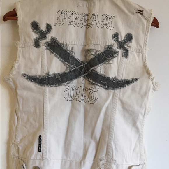 Vest - Picture 3 of 4